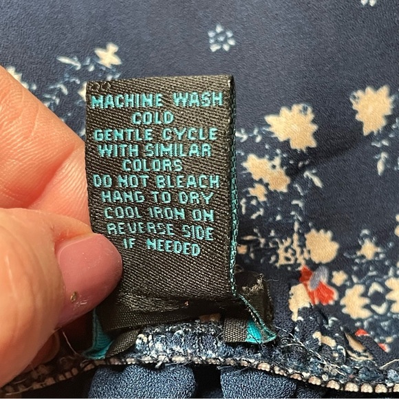 Rue Plus Navy Blue Bandana Floral Print Off Shoulder Blouse 3X Cottagecore - Picture 7 of 10